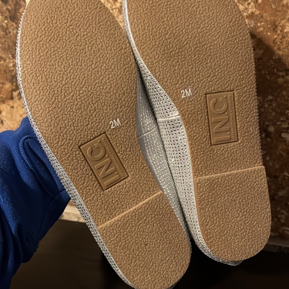 Flats - Picture 3 of 3